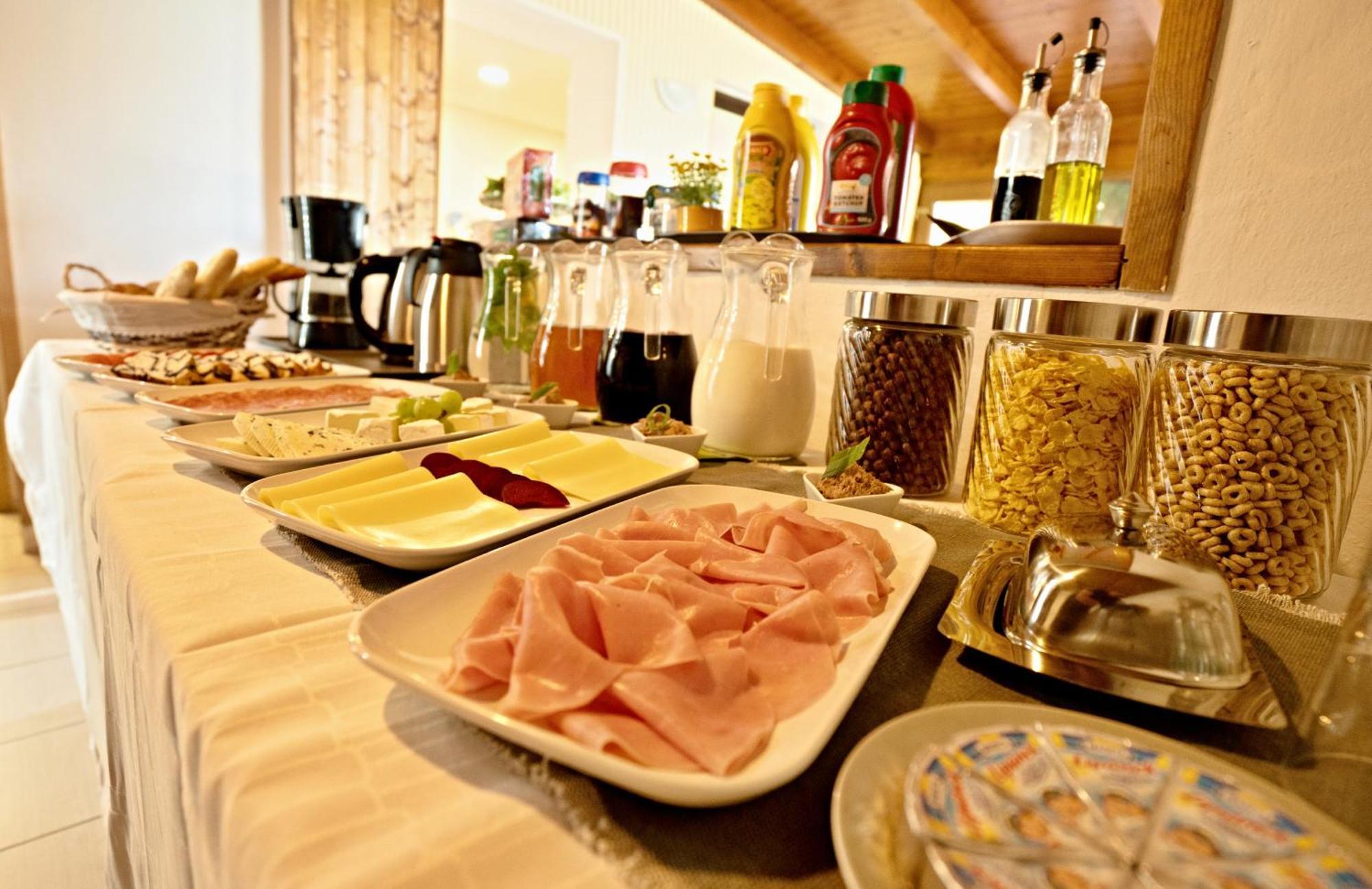 Penzion Trojna Lednice-Vhodne Na Svatby,Rodinne Akce,Teambuilding ภายนอก รูปภาพ
